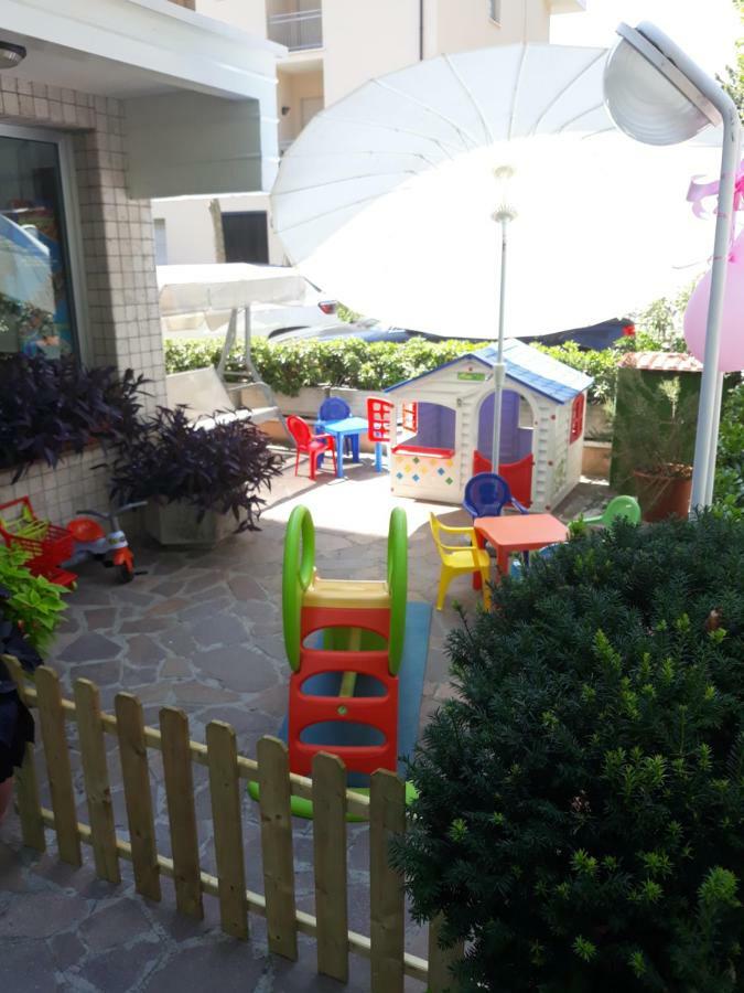 Hotel Atis Bellaria-Igea Marina Exterior foto